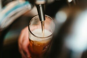 Verschillende Belgische bieren in trappistglazen